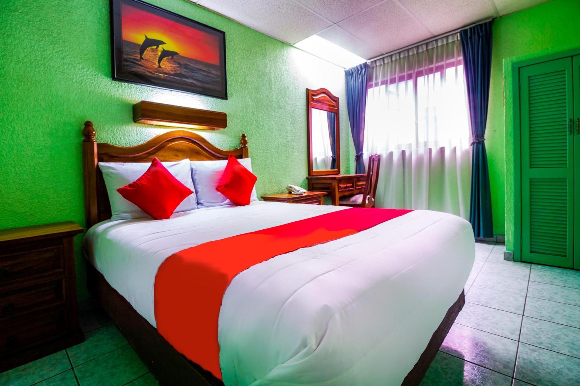 Hotel Canada, غوادالاجارا المظهر الخارجي الصورة