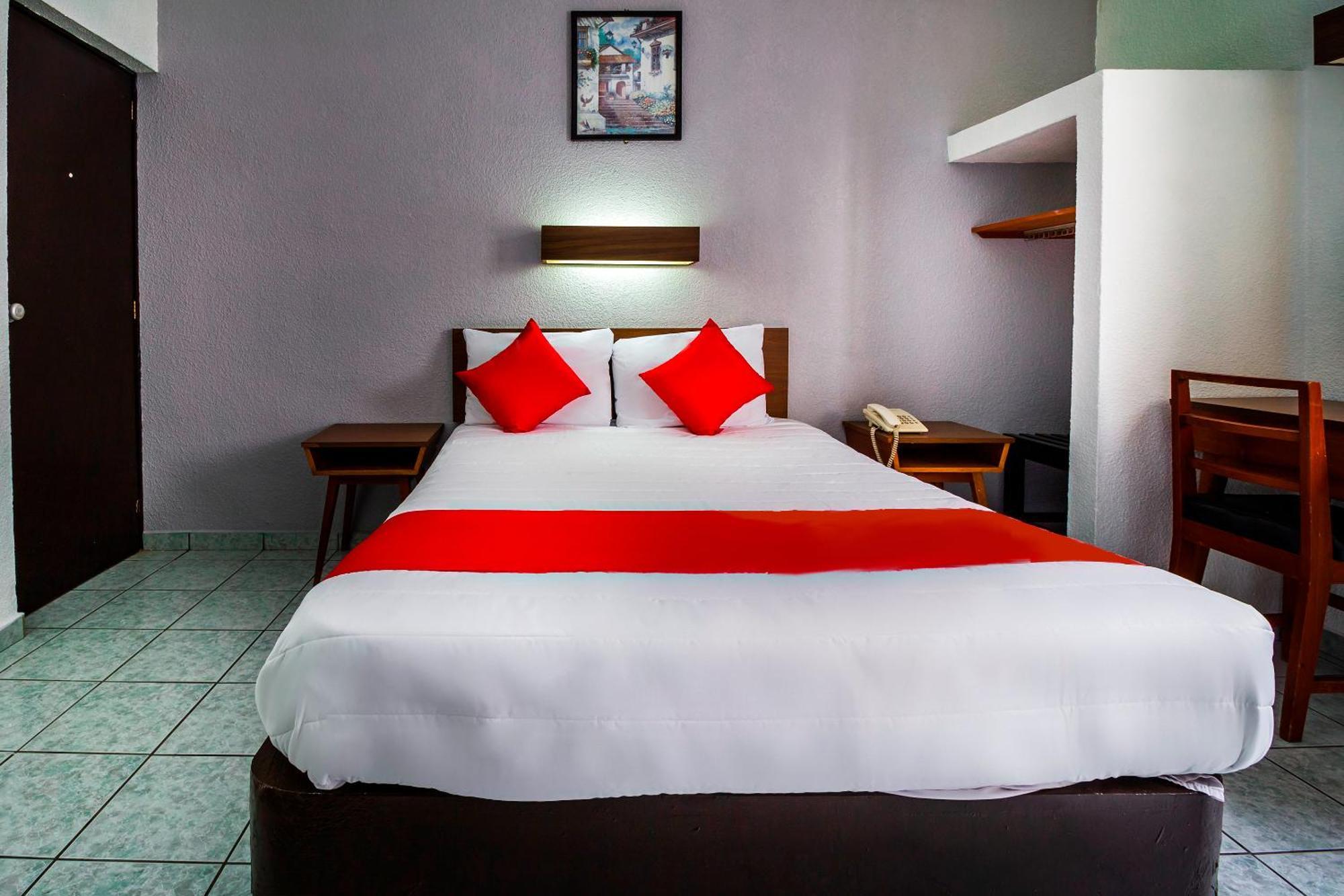 Hotel Canada, غوادالاجارا المظهر الخارجي الصورة